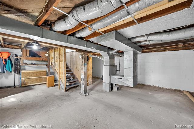 Builiding view ten for 6130 2Nd, Mayville, MI. 48744