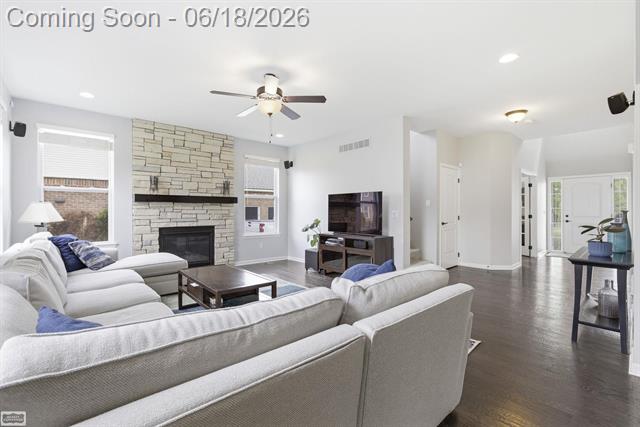 Builiding view twenty three for 48231 Long Leaf, Macomb, MI. 48044