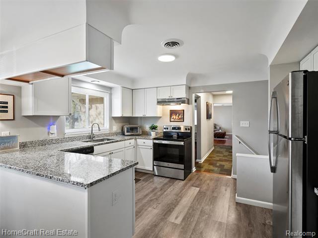 Builiding view eight for 28626 Sunset W, Southfield, MI. 48076