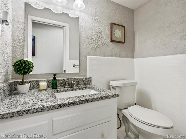 Builiding view eleven for 28626 Sunset W, Southfield, MI. 48076