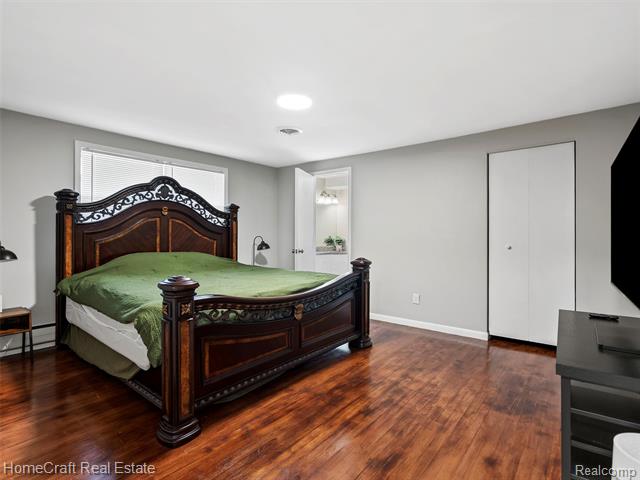 Builiding view fifteen for 28626 Sunset W, Southfield, MI. 48076