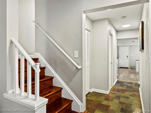 Builiding view five for 28626 Sunset W, Southfield, MI. 48076