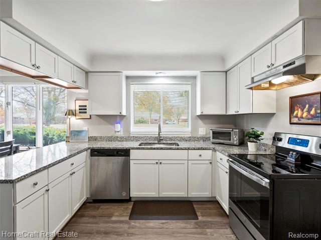 Builiding view seven for 28626 Sunset W, Southfield, MI. 48076