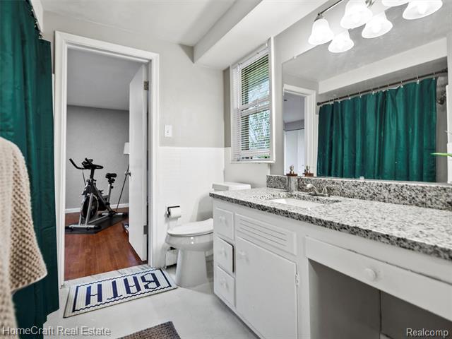 Builiding view sixteen for 28626 Sunset W, Southfield, MI. 48076