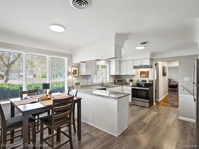 Builiding view ten for 28626 Sunset W, Southfield, MI. 48076