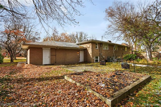 Builiding view thirty four for 28626 Sunset W, Southfield, MI. 48076