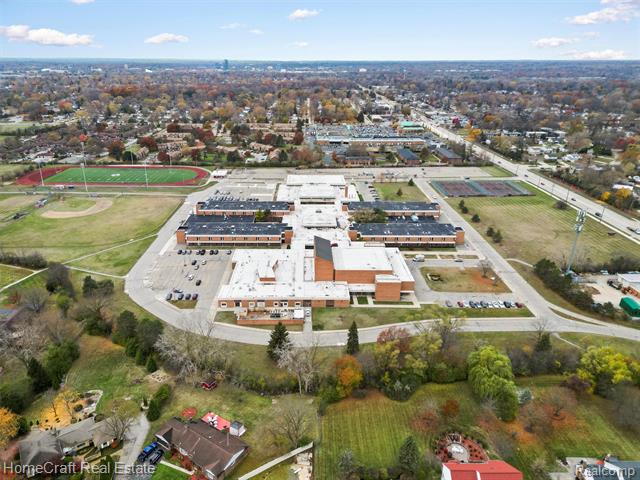 Builiding view thirty one for 28626 Sunset W, Southfield, MI. 48076