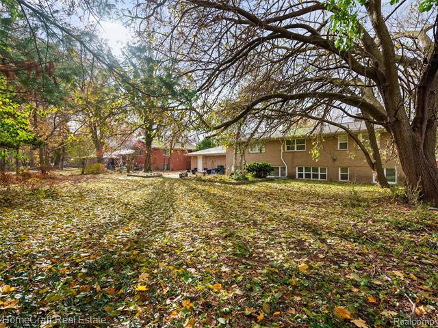 Builiding view thirty two for 28626 Sunset W, Southfield, MI. 48076