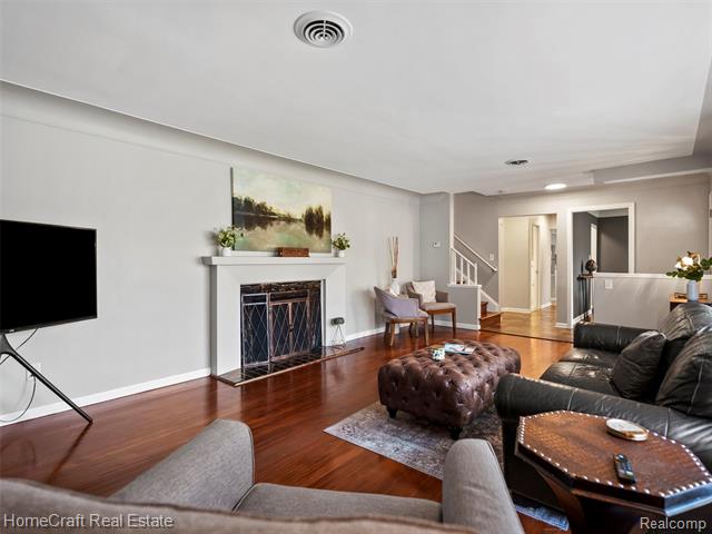 Builiding view three for 28626 Sunset W, Southfield, MI. 48076