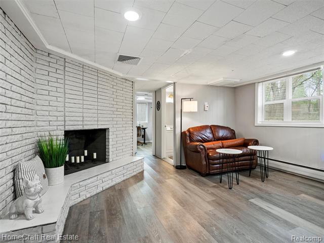 Builiding view twenty two for 28626 Sunset W, Southfield, MI. 48076