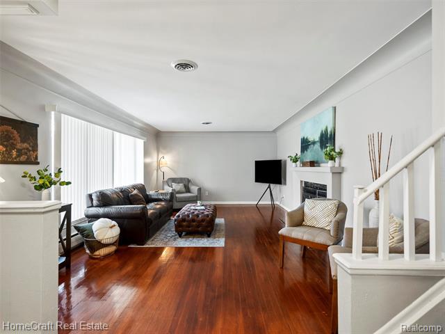 Builiding view two for 28626 Sunset W, Southfield, MI. 48076