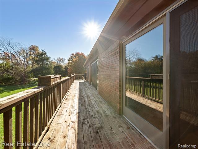 Builiding view eighteen for 9755 Annabelle, South Lyon, MI. 48178