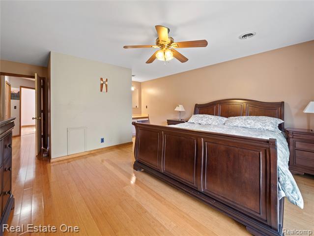 Builiding view sixteen for 9755 Annabelle, South Lyon, MI. 48178