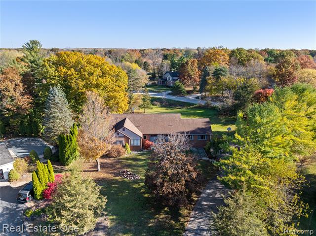 Builiding view thirty five for 9755 Annabelle, South Lyon, MI. 48178