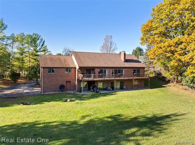 Builiding view thirty three for 9755 Annabelle, South Lyon, MI. 48178