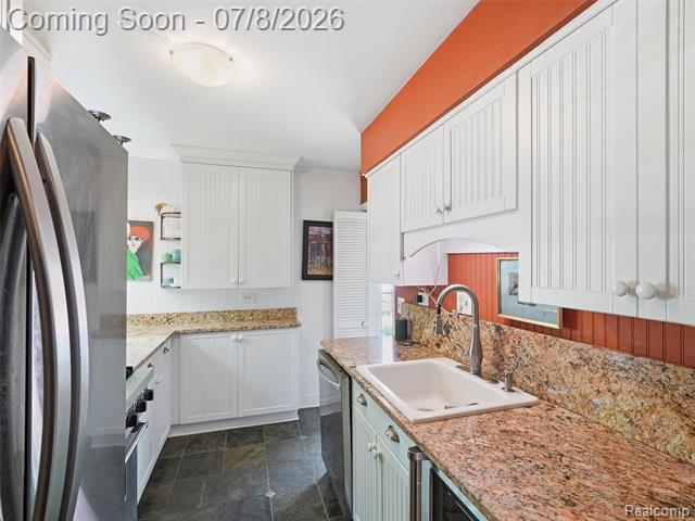 Builiding view seven for 1102 N Lafayette, Royal Oak, MI. 48067
