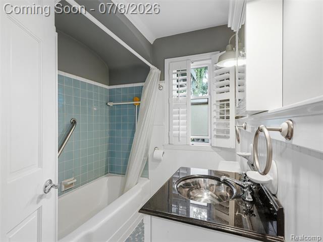Builiding view twenty two for 1102 N Lafayette, Royal Oak, MI. 48067