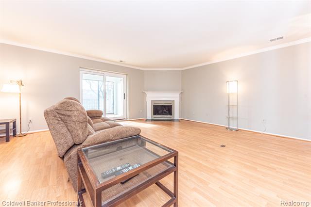 Builiding view seven for 18025 University Park, Livonia, MI. 48152