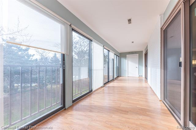 Builiding view thirteen for 18025 University Park, Livonia, MI. 48152