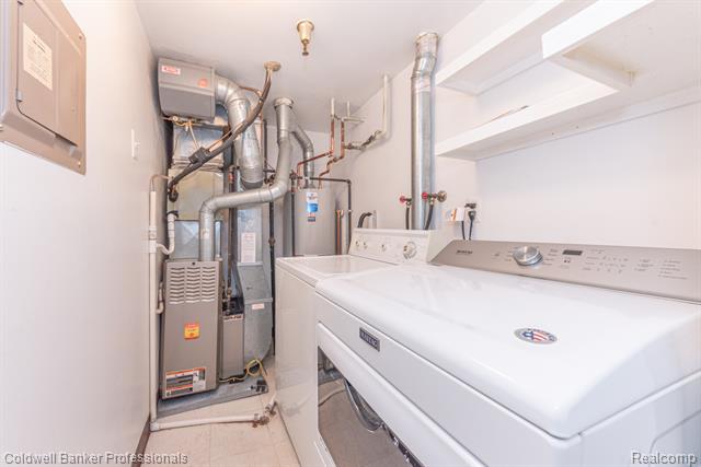 Builiding view thirty two for 18025 University Park, Livonia, MI. 48152