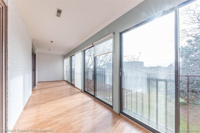 Builiding view twelve for 18025 University Park, Livonia, MI. 48152