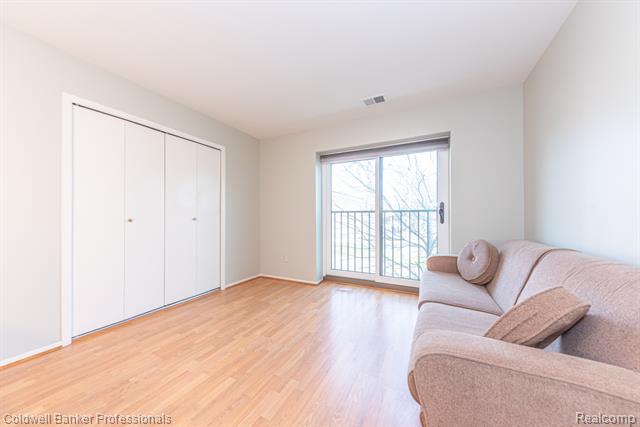 Builiding view twenty eight for 18025 University Park, Livonia, MI. 48152