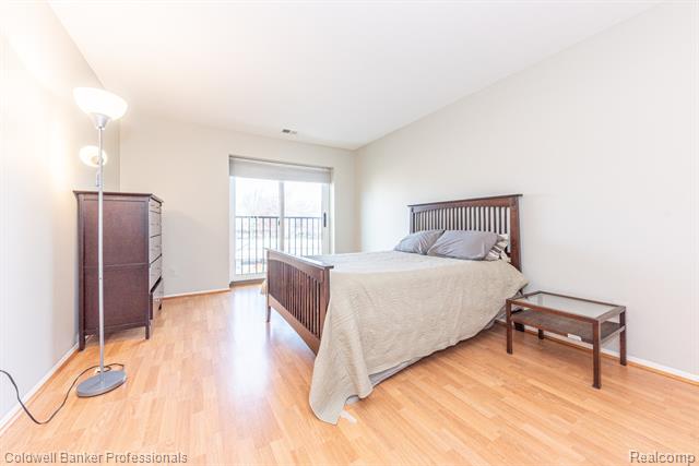 Builiding view twenty two for 18025 University Park, Livonia, MI. 48152