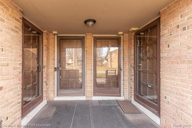 Builiding view two for 18025 University Park, Livonia, MI. 48152