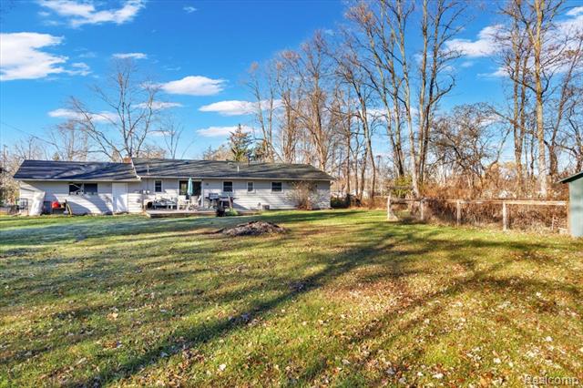 Builiding view eighteen for 1240 Farnsworth, Lapeer, MI. 48446