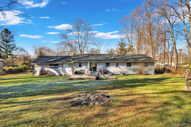 Builiding view fifteen for 1240 Farnsworth, Lapeer, MI. 48446