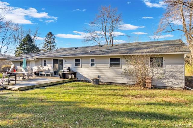 Builiding view sixteen for 1240 Farnsworth, Lapeer, MI. 48446