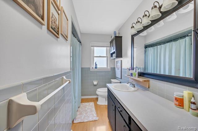 Builiding view ten for 1240 Farnsworth, Lapeer, MI. 48446