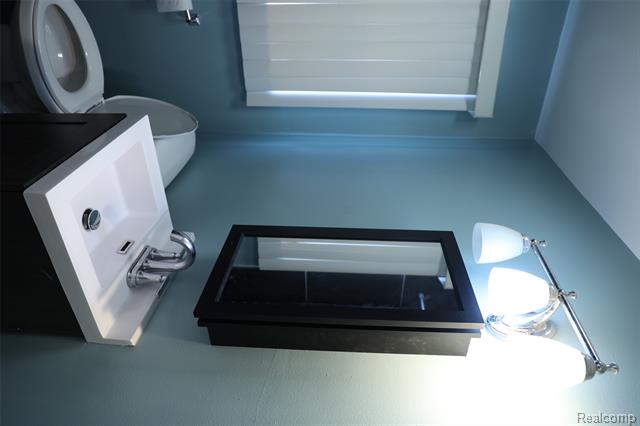 Builiding view seven for 2729 Chicago, Flint, MI. 48503