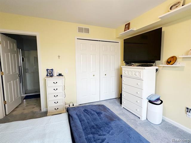 Builiding view fourteen for 5457 Greenway, Trenton, MI. 48183