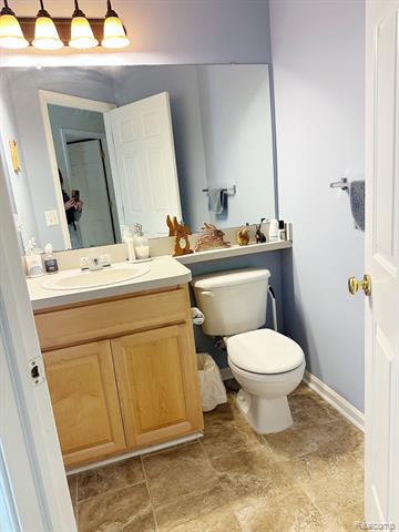 Builiding view nineteen for 5457 Greenway, Trenton, MI. 48183