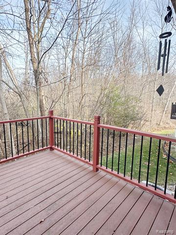 Builiding view thirteen for 5457 Greenway, Trenton, MI. 48183