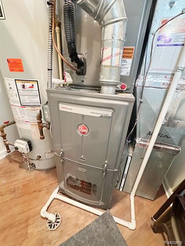 Builiding view twenty seven for 5457 Greenway, Trenton, MI. 48183