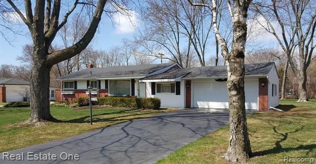 front view for 28139 Thorny Brae Rd, Farmington, Mi. 48331