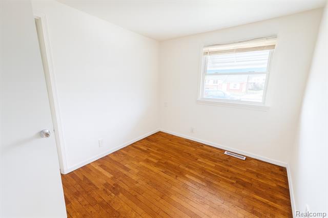 Builiding view nine for 6148 Eldon, Mount Morris, MI. 48458