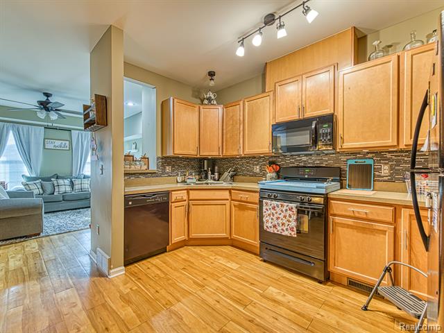 Builiding view eight for 655 Vinewood, Wyandotte, MI. 48192