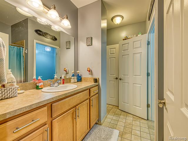 Builiding view fifteen for 655 Vinewood, Wyandotte, MI. 48192