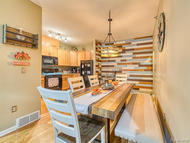 Builiding view nine for 655 Vinewood, Wyandotte, MI. 48192