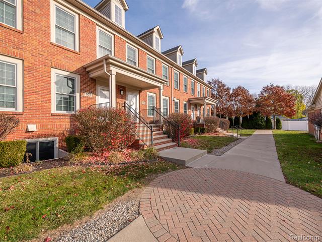 Builiding view one for 655 Vinewood, Wyandotte, MI. 48192