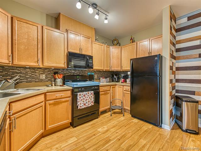 Builiding view seven for 655 Vinewood, Wyandotte, MI. 48192