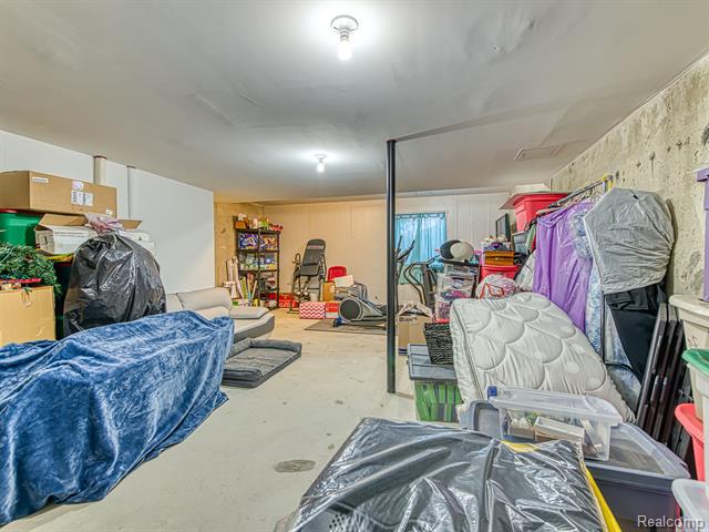 Builiding view twenty eight for 655 Vinewood, Wyandotte, MI. 48192