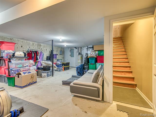 Builiding view twenty seven for 655 Vinewood, Wyandotte, MI. 48192