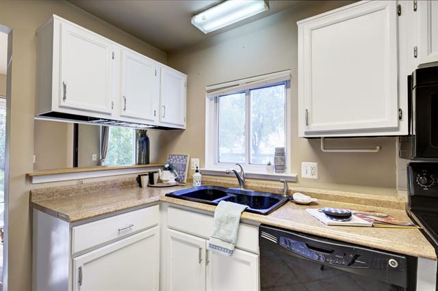 Builiding view fifteen for 8124 Valleyview, Ypsilanti, MI. 48197