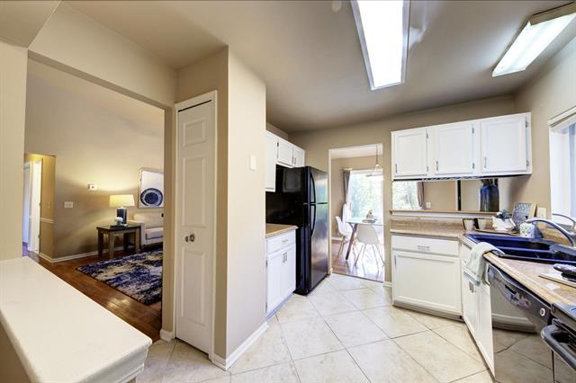 Builiding view seventeen for 8124 Valleyview, Ypsilanti, MI. 48197