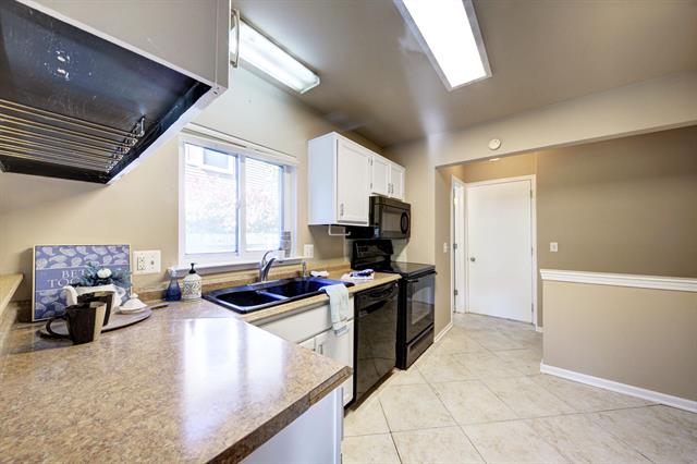 Builiding view thirteen for 8124 Valleyview, Ypsilanti, MI. 48197