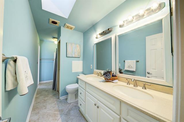 Builiding view thirty one for 8124 Valleyview, Ypsilanti, MI. 48197